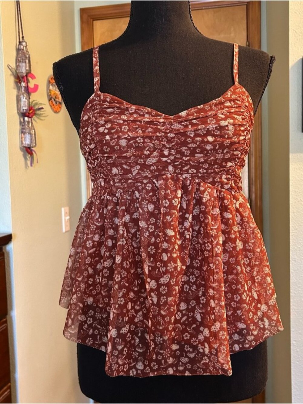 Daisy & Delilah brown floral mushroom ruched camisole flowy layered top size S